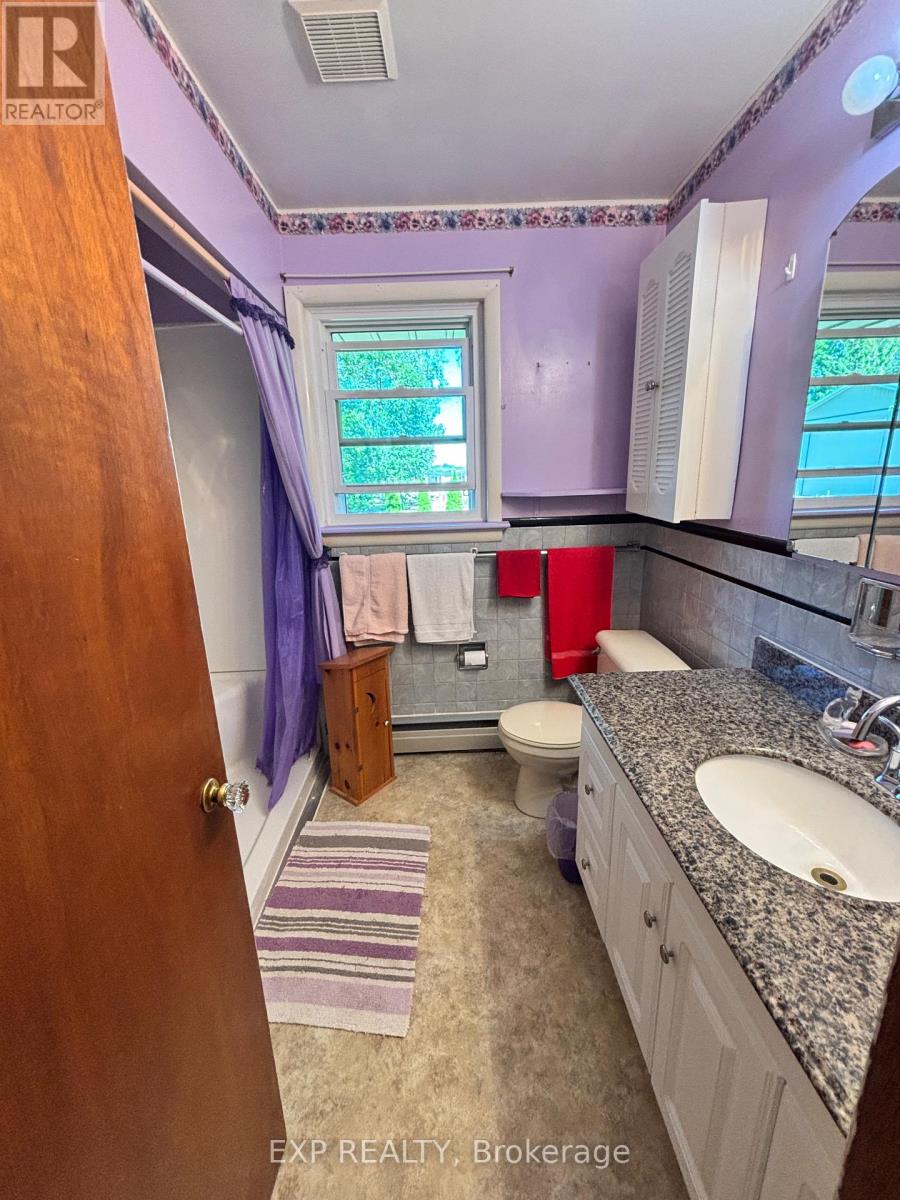 Photo 10 of 517 Norfolk Street S, Norfolk ON