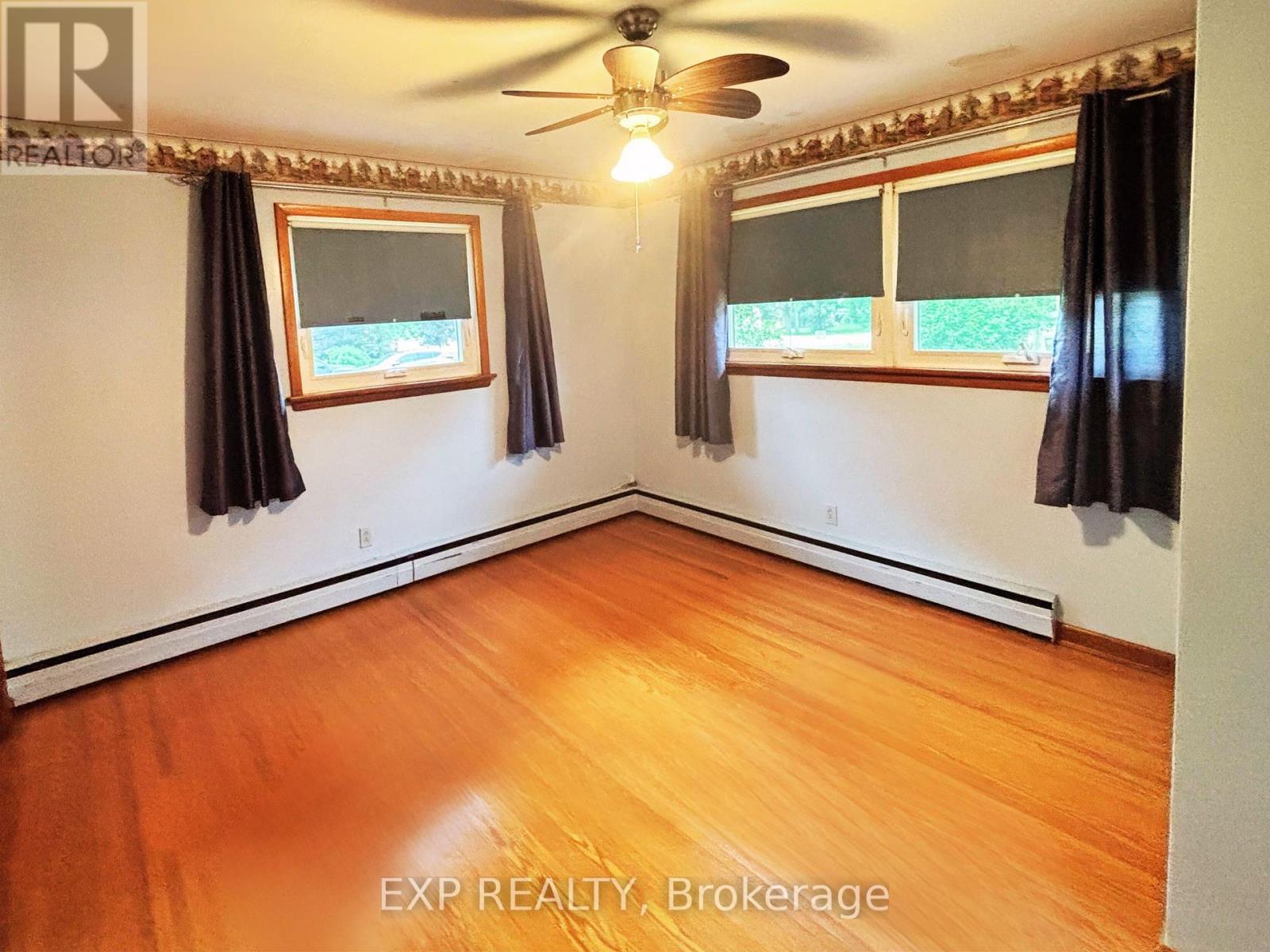 Photo 12 of 517 Norfolk Street S, Norfolk ON