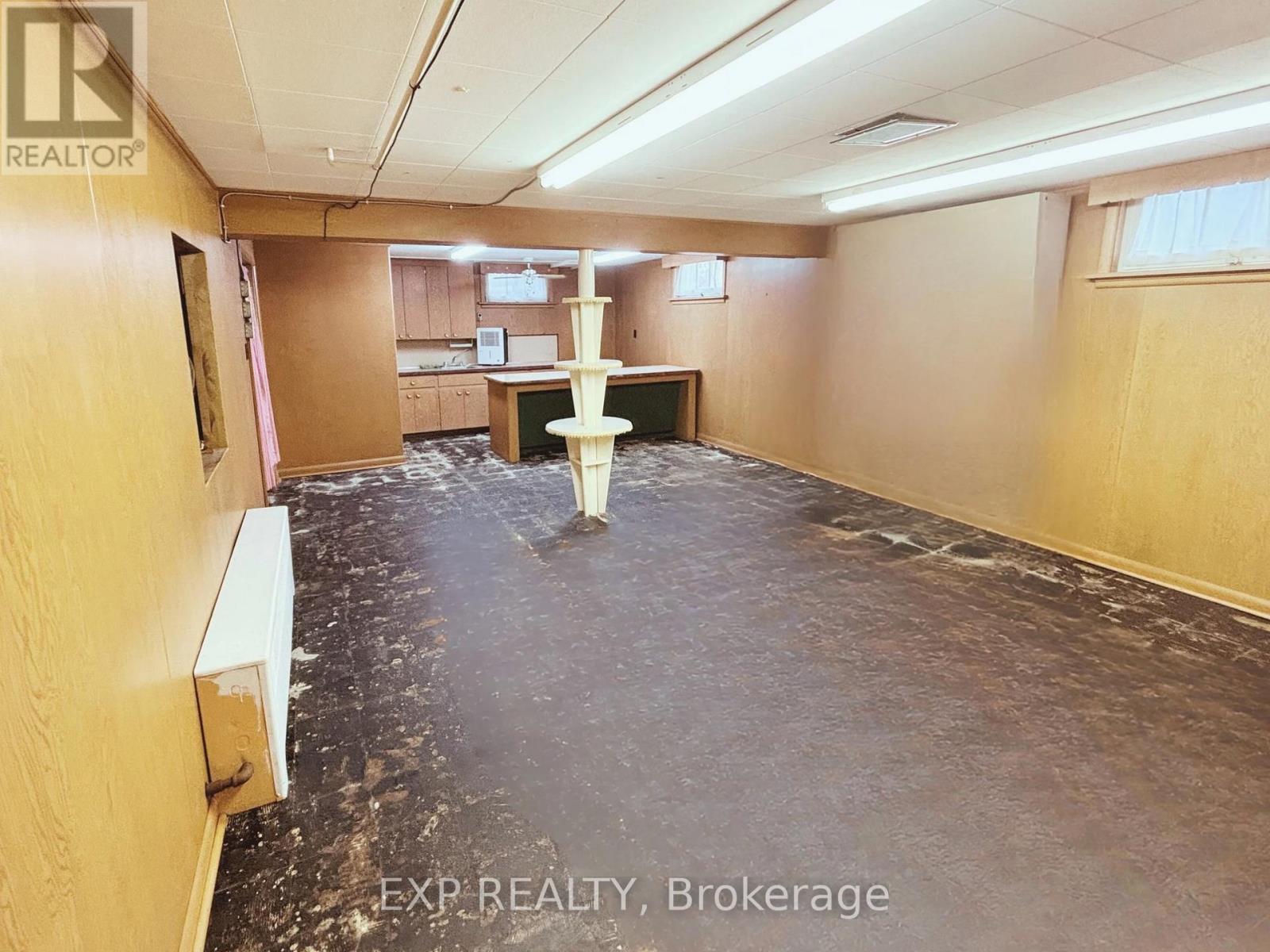 Photo 14 of 517 Norfolk Street S, Norfolk ON