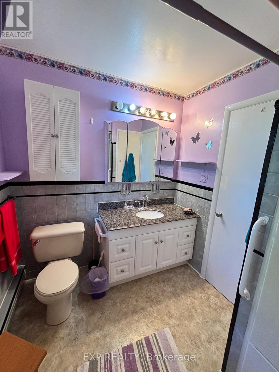 Photo 3 of 517 Norfolk Street S, Norfolk ON