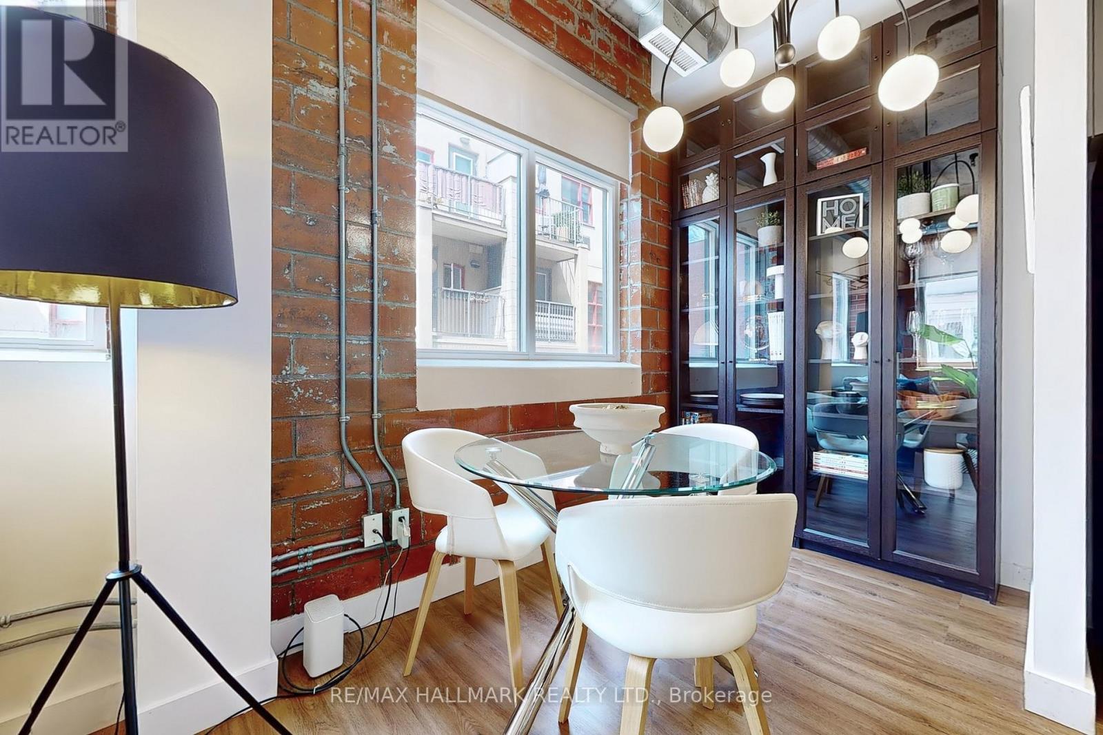 Photo 20 of 206 10 Wellesley Place, Toronto ON