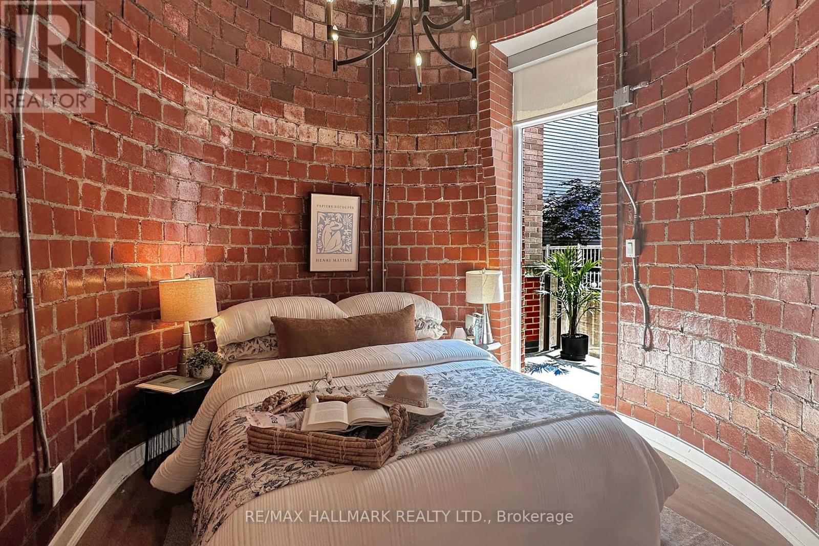 Photo 21 of 206 10 Wellesley Place, Toronto ON