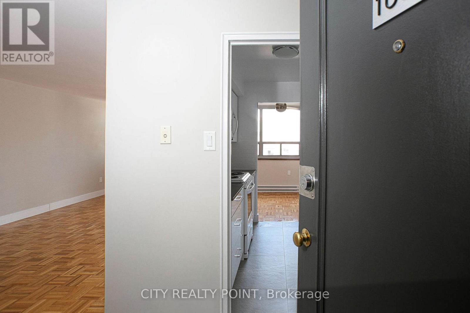 Photo 4 of 1002 55 Isabella Street, Toronto ON