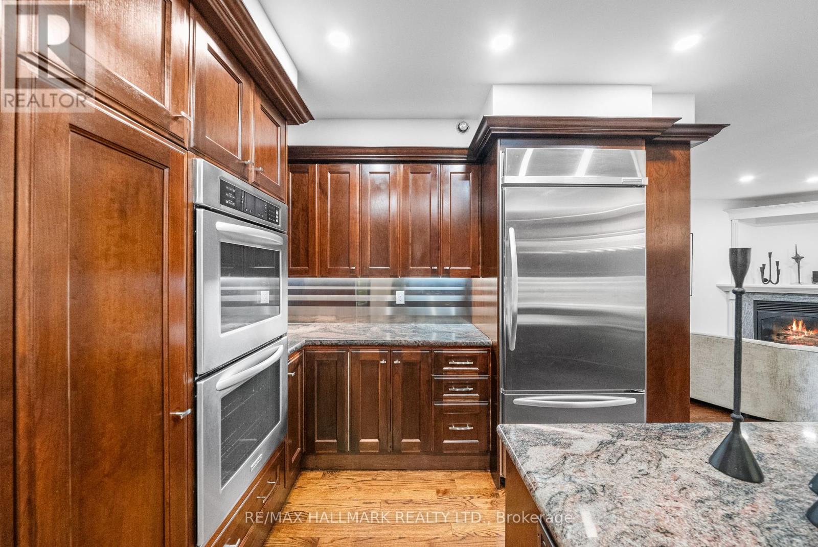 Photo 34 of 16 Elderwood Drive, Toronto ON