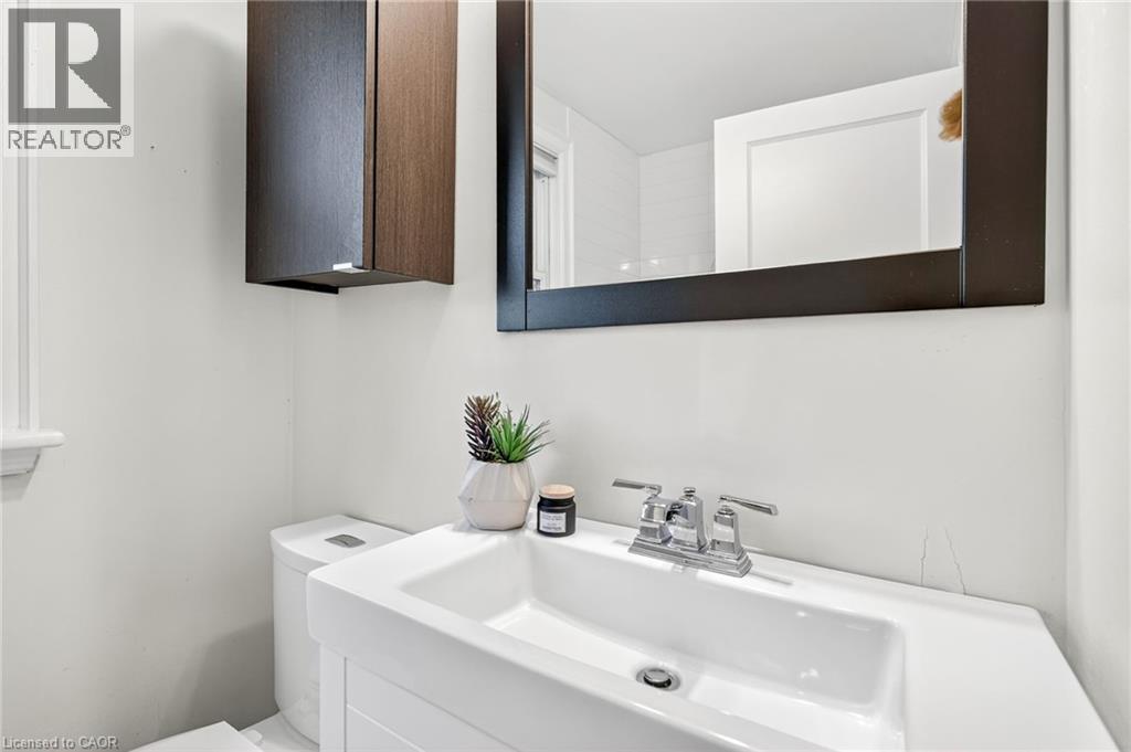 Photo 18 of 131 Rosedale Avenue, Hamilton ON