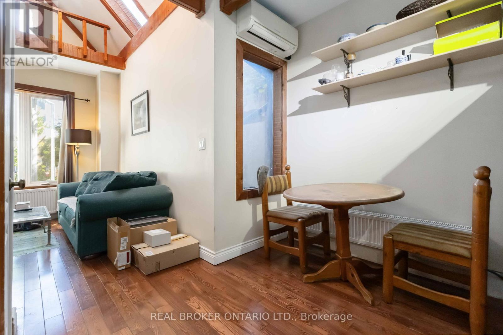 Photo 14 of Main 22 Curzon Street E, Toronto ON