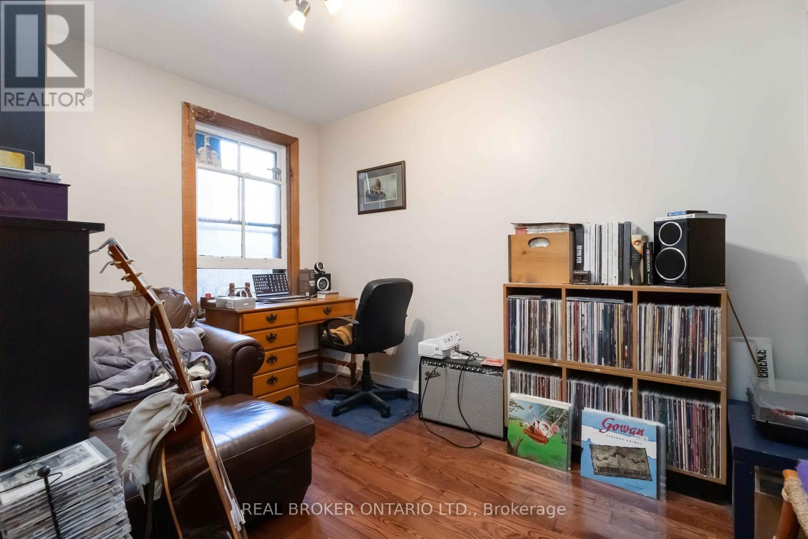 Photo 16 of Main 22 Curzon Street E, Toronto ON