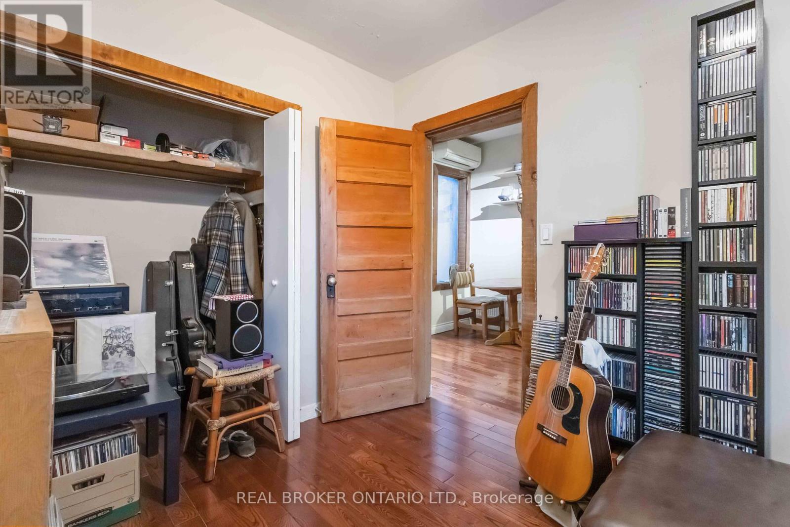 Photo 11 of Main 22 Curzon Street E, Toronto ON