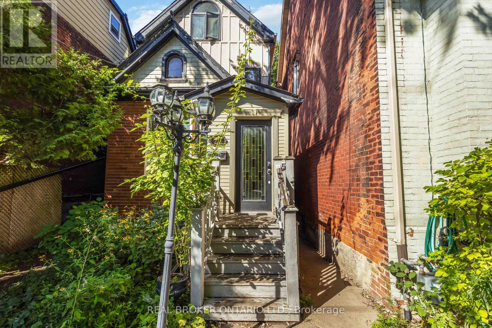 Photo 1 of Main 22 Curzon Street E, Toronto ON