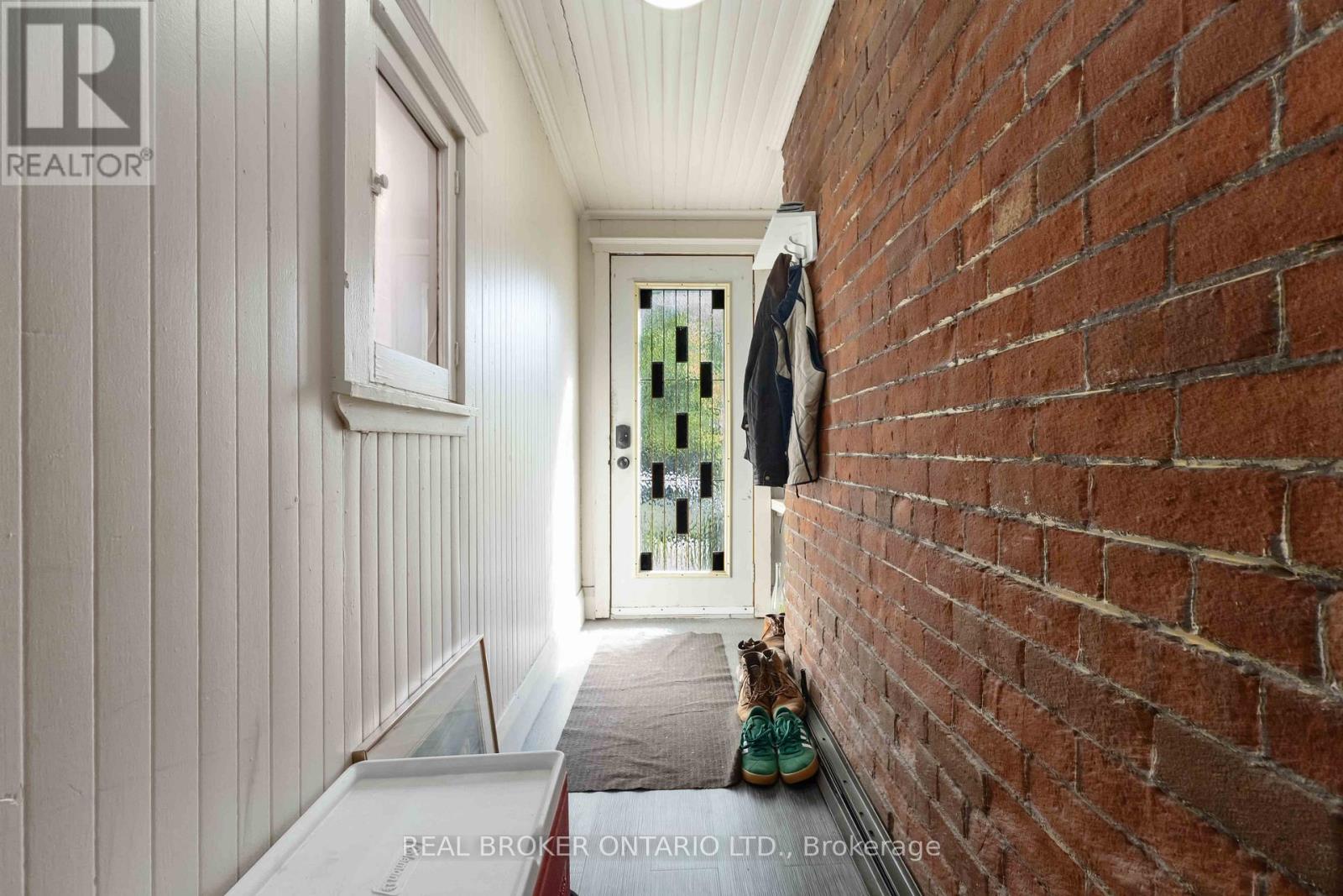 Photo 6 of Main 22 Curzon Street E, Toronto ON