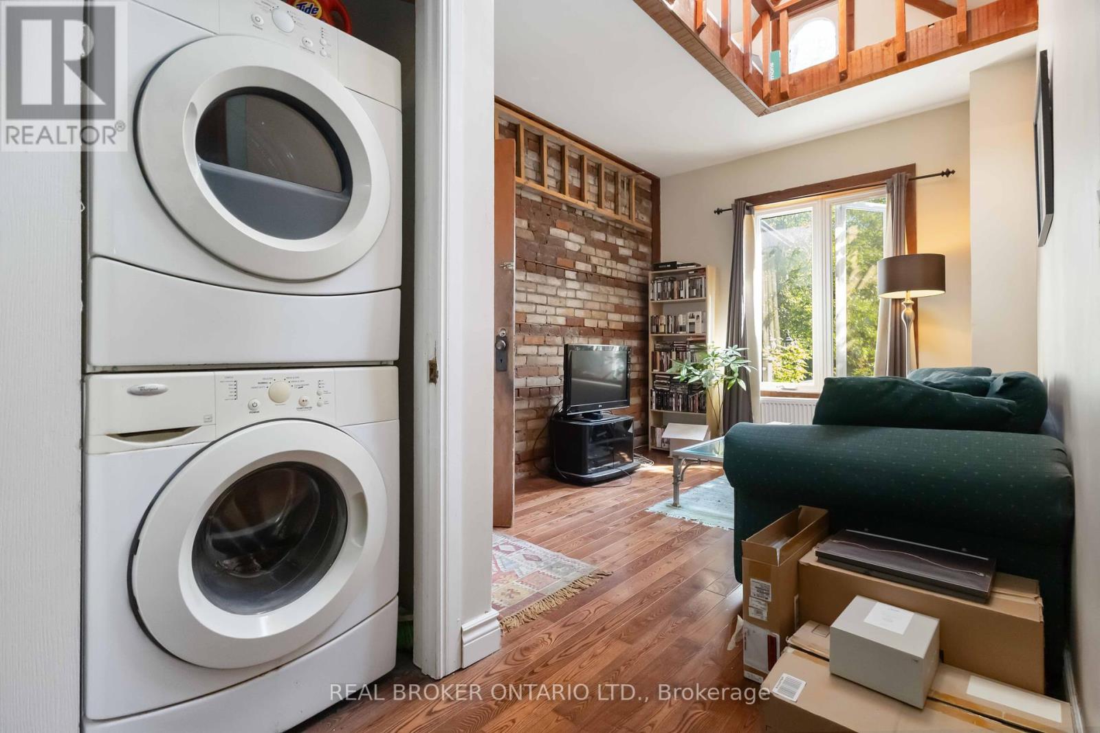 Photo 7 of Main 22 Curzon Street E, Toronto ON