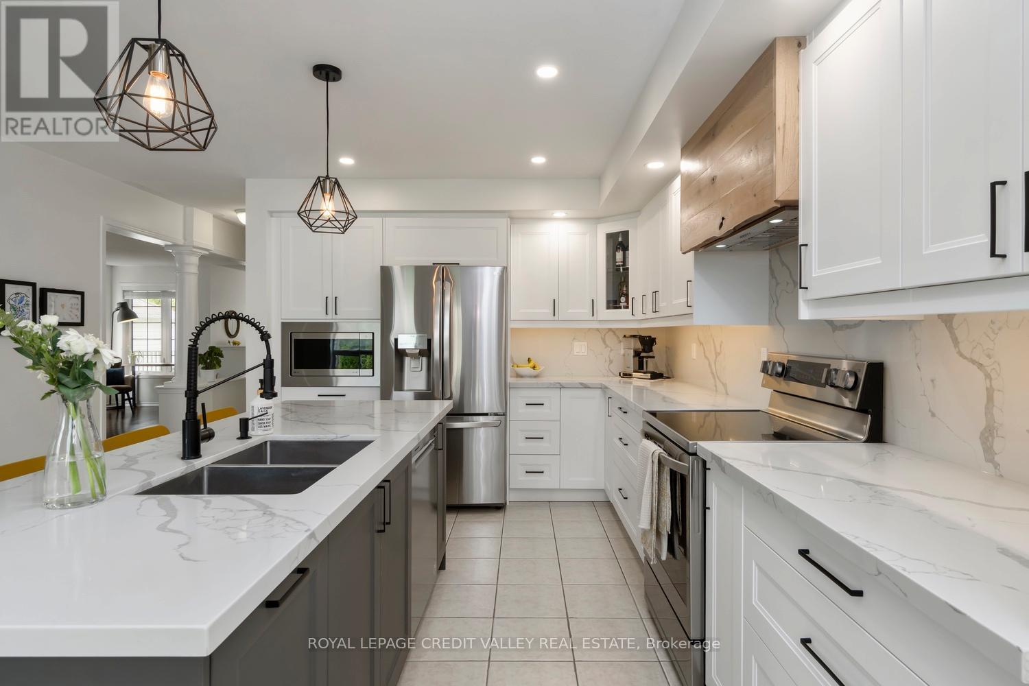 Photo 4 of 1789 Badgley Drive, Oshawa ON