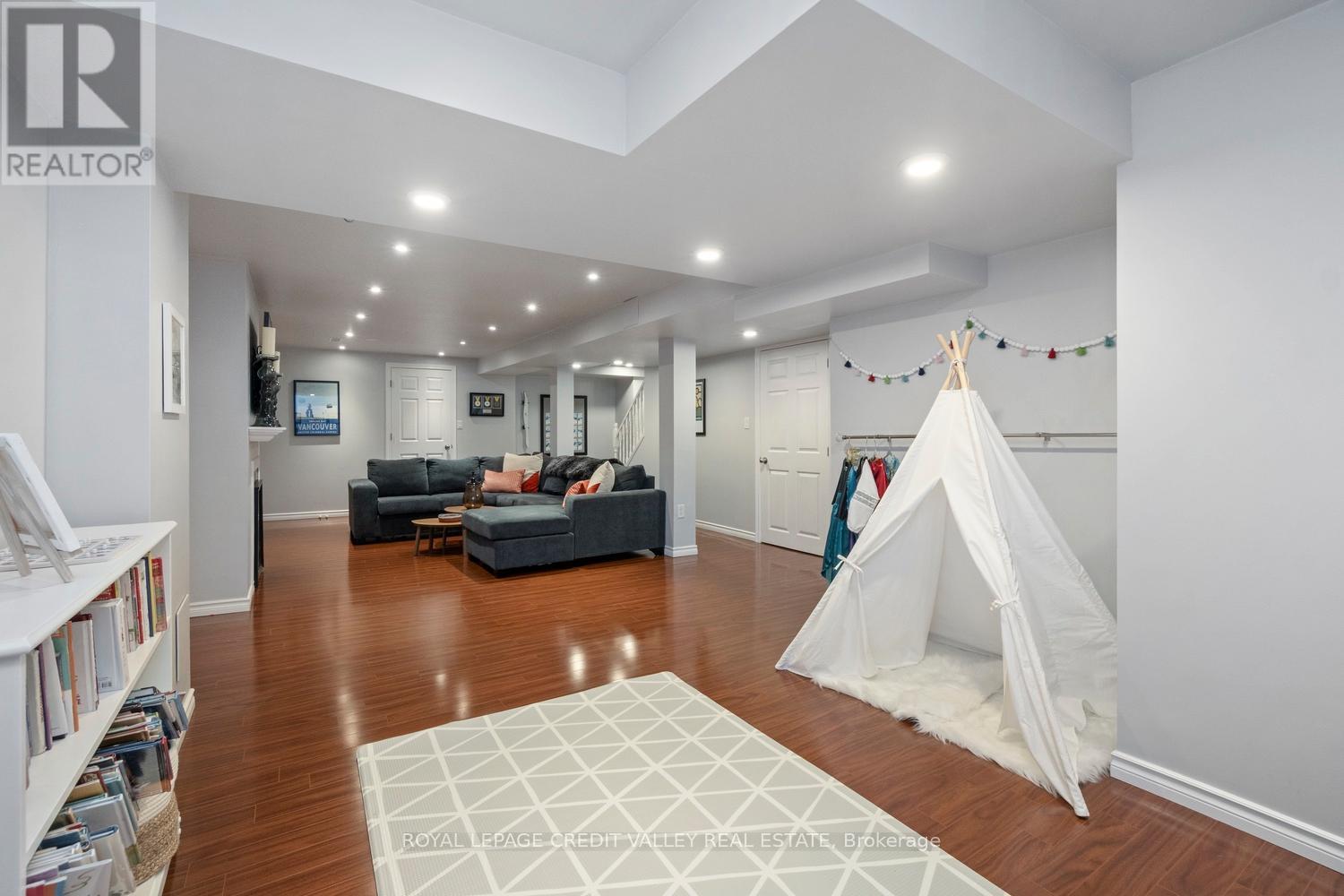 Photo 24 of 1789 Badgley Drive, Oshawa ON