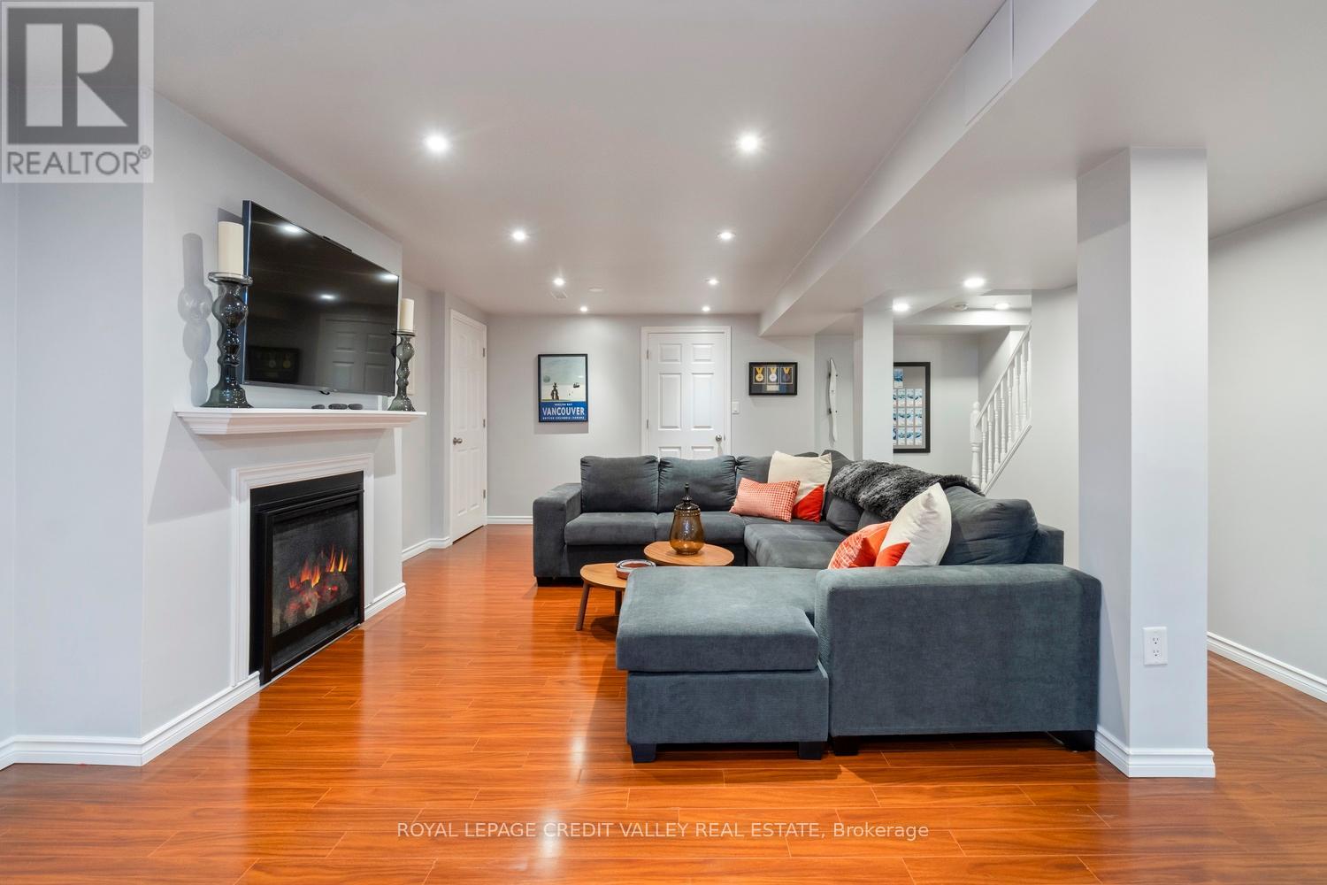 Photo 8 of 1789 Badgley Drive, Oshawa ON