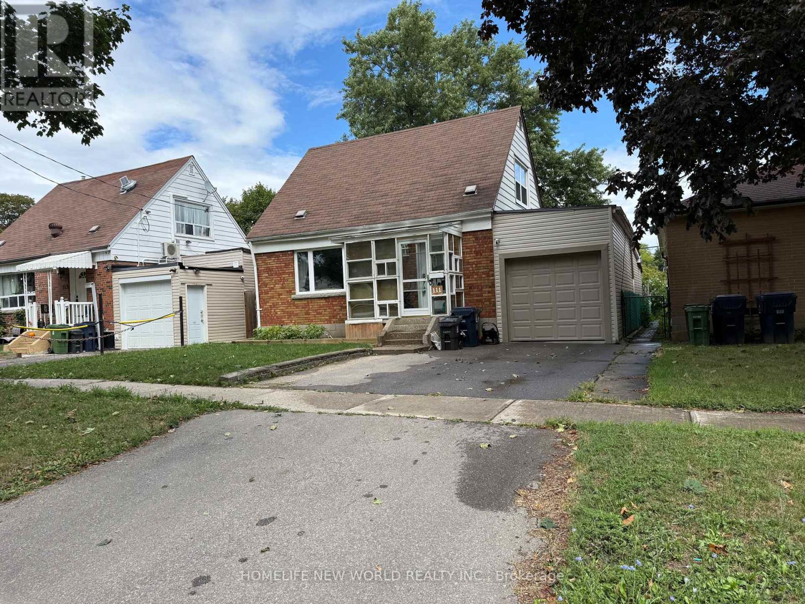 Photo 5 of 111 Vauxhall Drive, Toronto ON