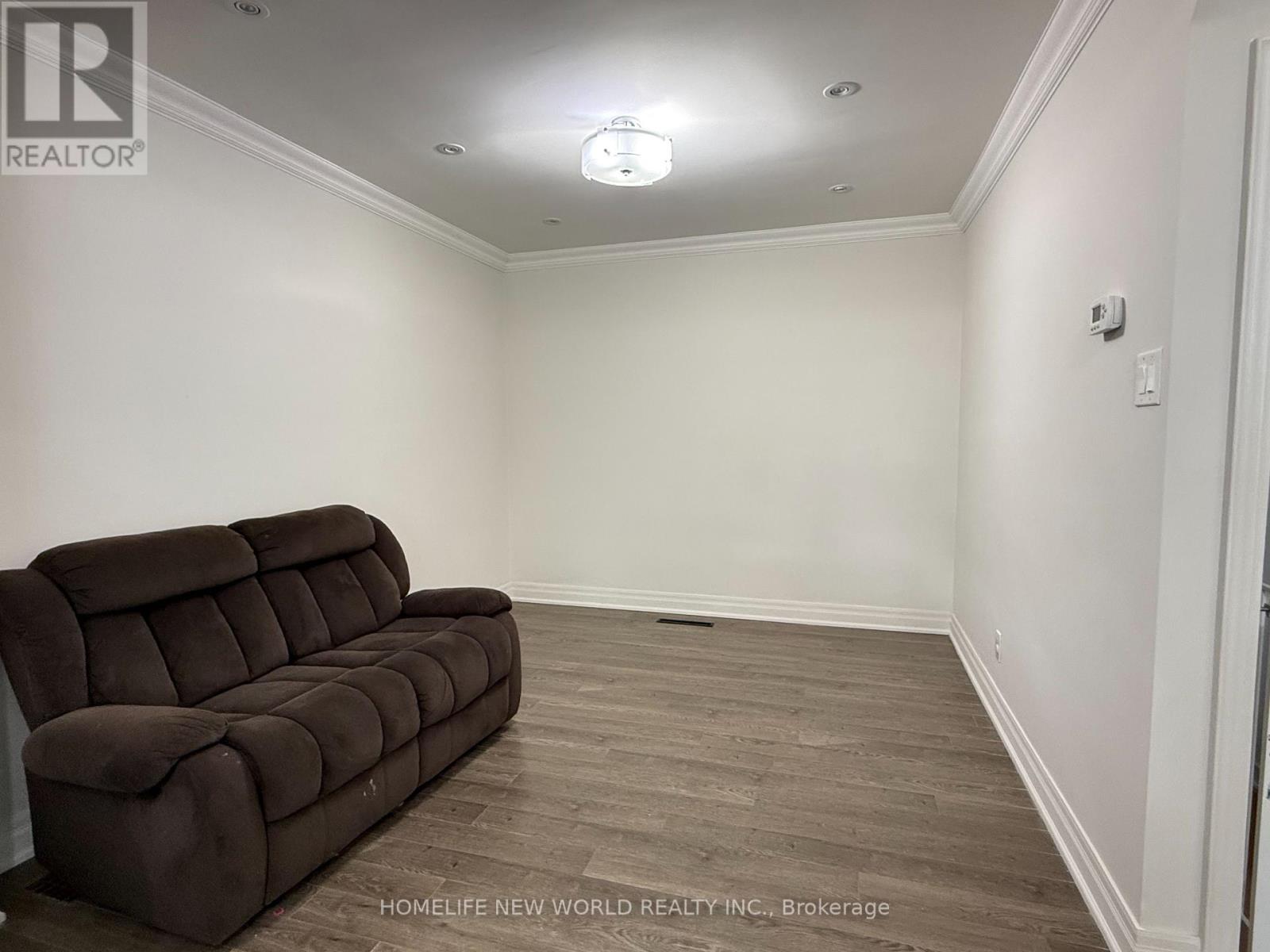 Photo 28 of 111 Vauxhall Drive, Toronto ON