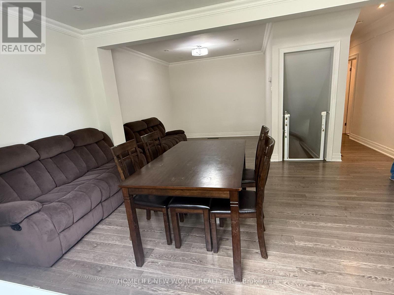Photo 23 of 111 Vauxhall Drive, Toronto ON