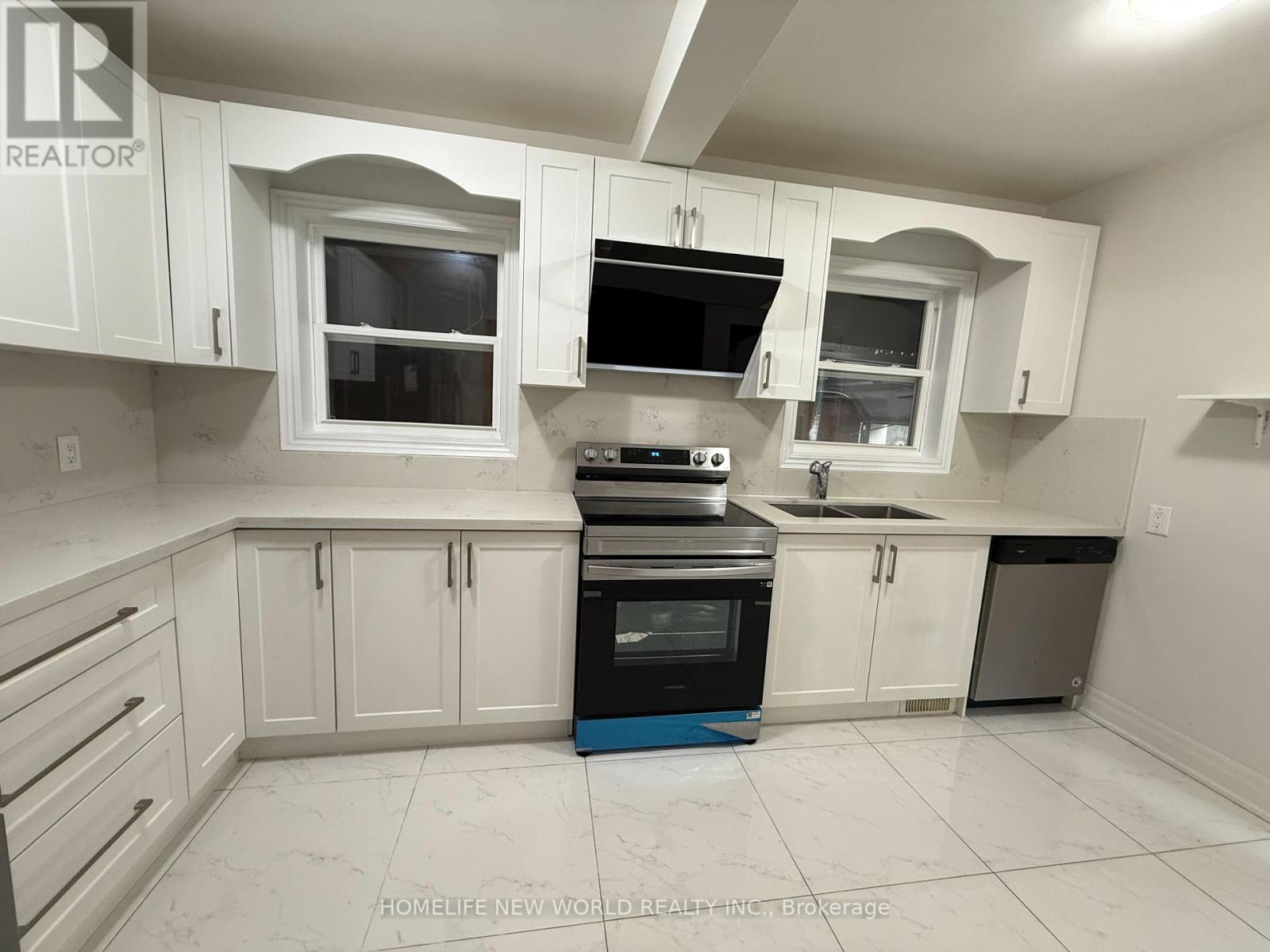Photo 2 of 111 Vauxhall Drive, Toronto ON
