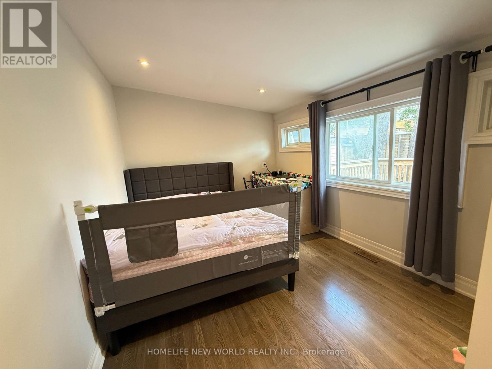 Photo 6 of 111 Vauxhall Drive, Toronto ON