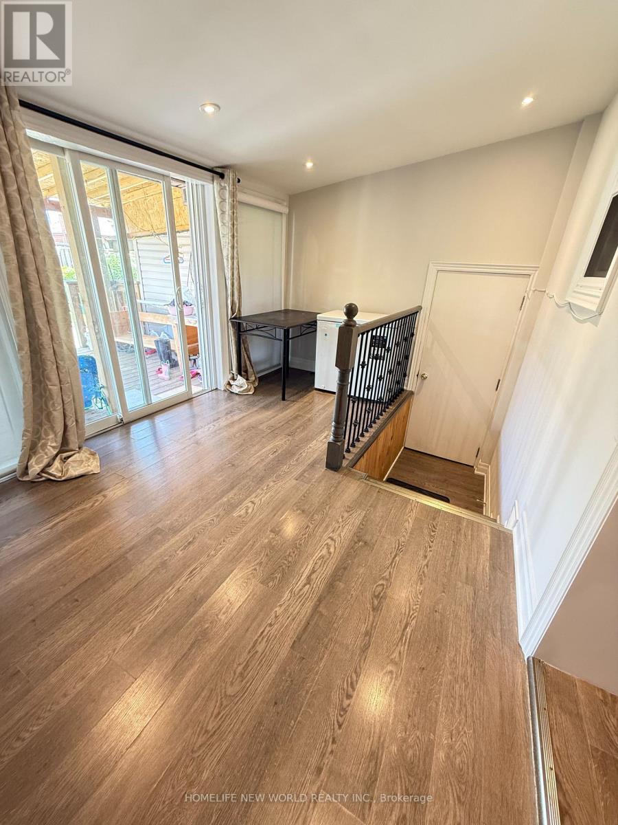Photo 7 of 111 Vauxhall Drive, Toronto ON