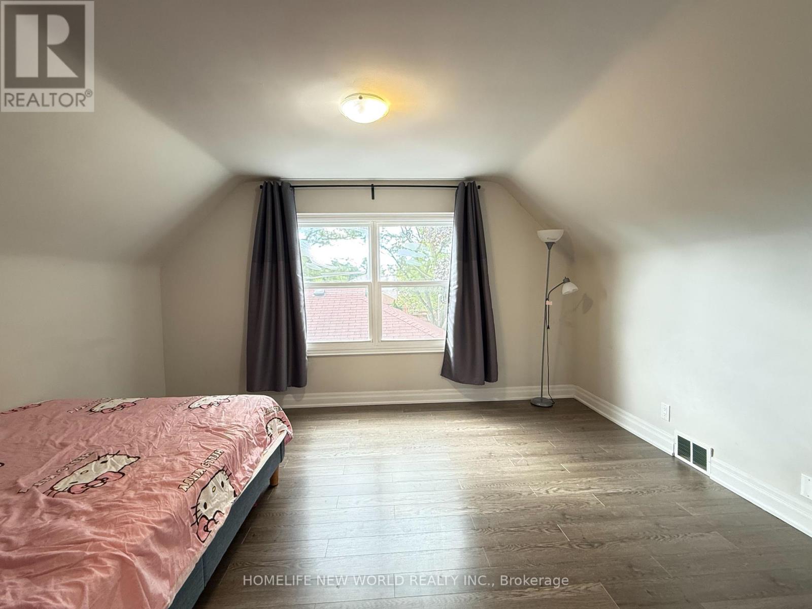 Photo 4 of 111 Vauxhall Drive, Toronto ON