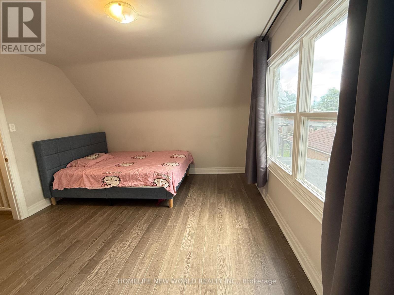 Photo 10 of 111 Vauxhall Drive, Toronto ON