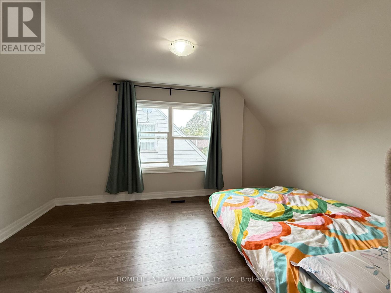 Photo 9 of 111 Vauxhall Drive, Toronto ON
