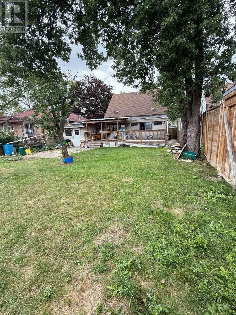 Photo 36 of 111 Vauxhall Drive, Toronto ON