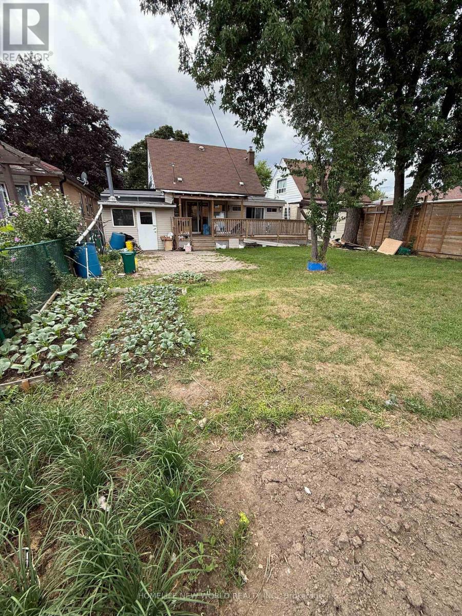 Photo 18 of 111 Vauxhall Drive, Toronto ON