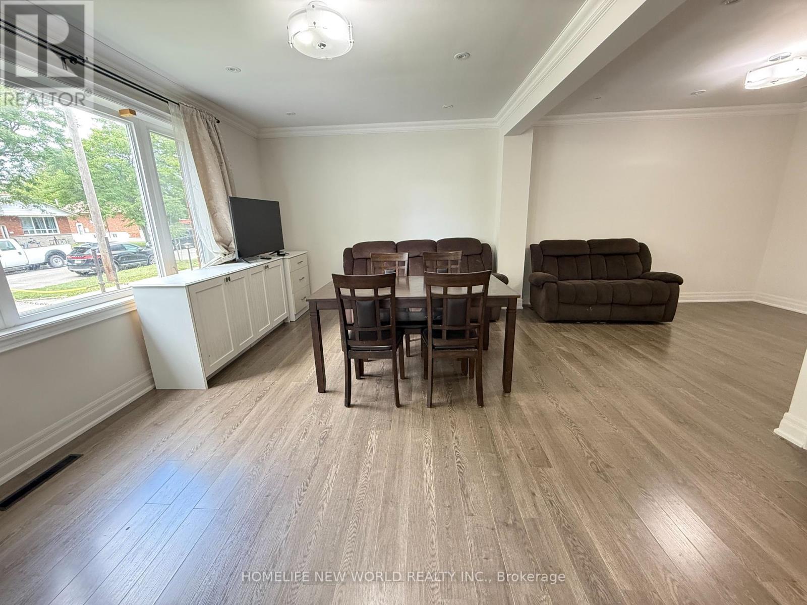 Photo 31 of 111 Vauxhall Drive, Toronto ON