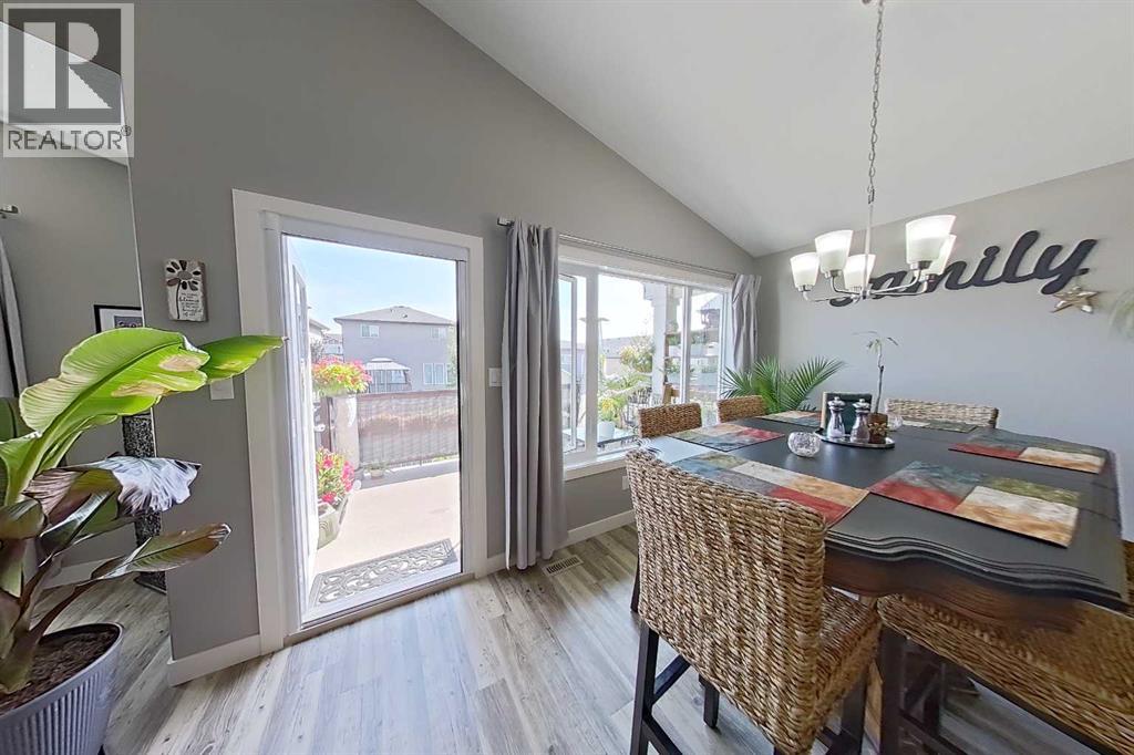 Photo 5 of 76 Northlander Way W, Lethbridge AB