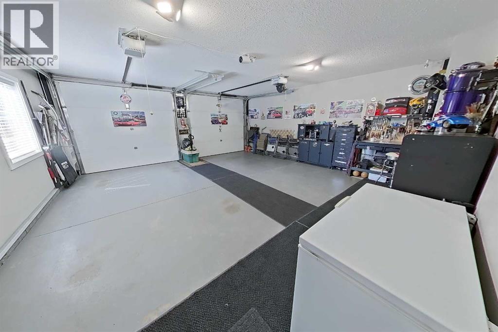 Photo 38 of 76 Northlander Way W, Lethbridge AB