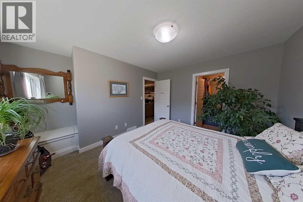 Photo 20 of 76 Northlander Way W, Lethbridge AB