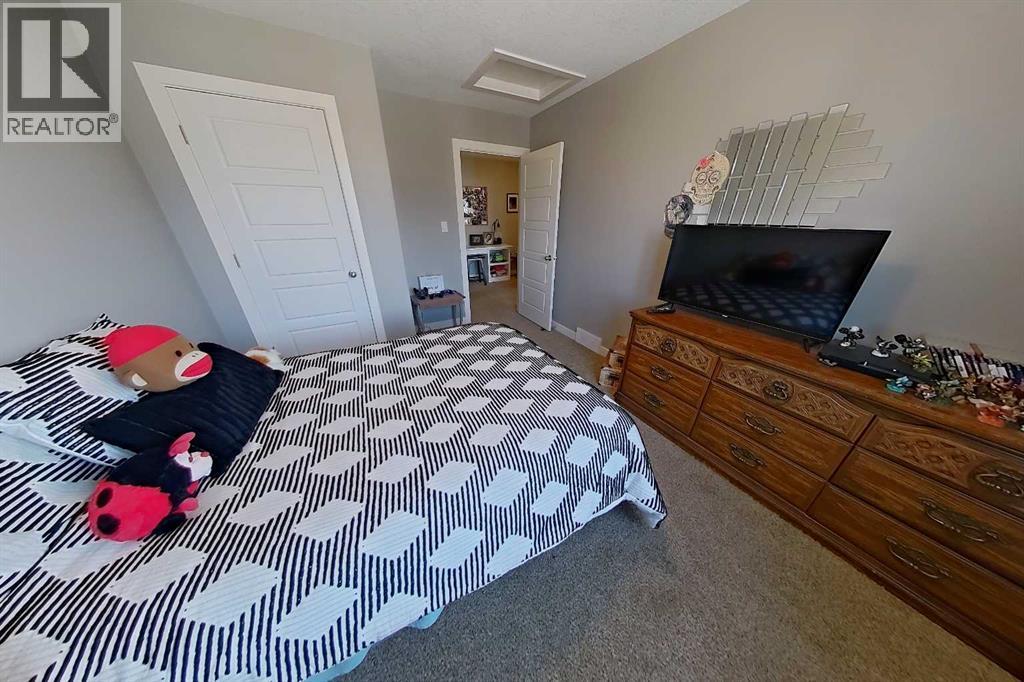 Photo 32 of 76 Northlander Way W, Lethbridge AB
