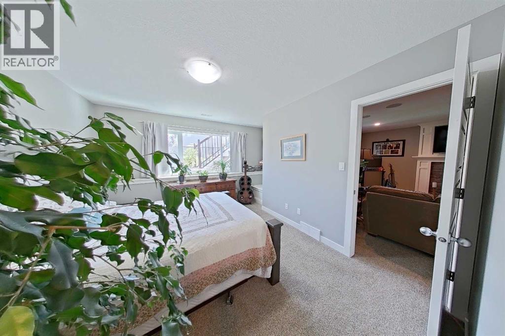 Photo 18 of 76 Northlander Way W, Lethbridge AB