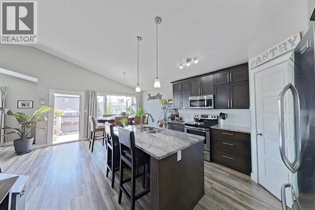 Photo 35 of 76 Northlander Way W, Lethbridge AB