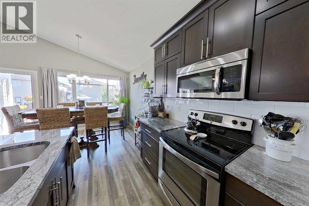 Photo 8 of 76 Northlander Way W, Lethbridge AB