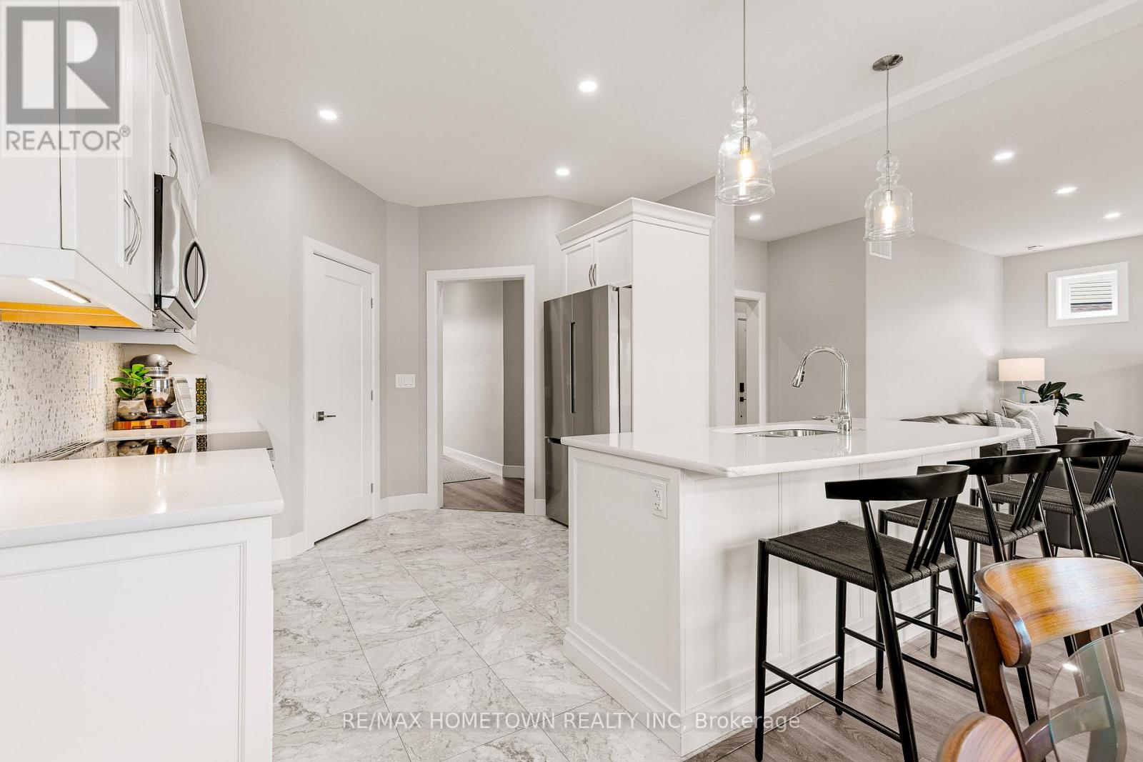 Photo 4 of 138 Wildwood Crescent, Brockville ON