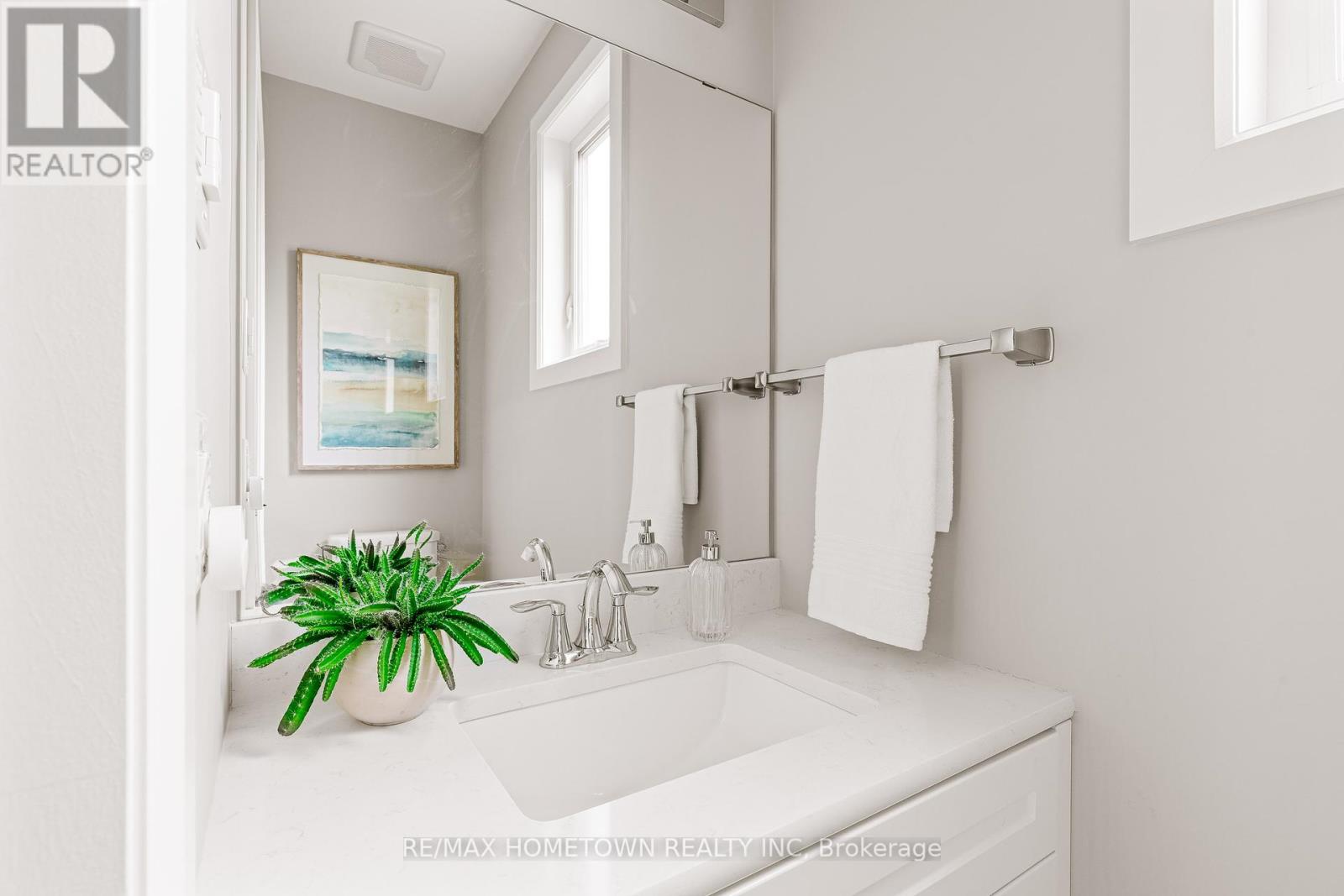 Photo 19 of 138 Wildwood Crescent, Brockville ON