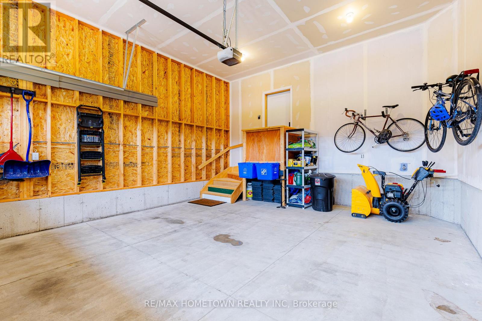 Photo 6 of 138 Wildwood Crescent, Brockville ON