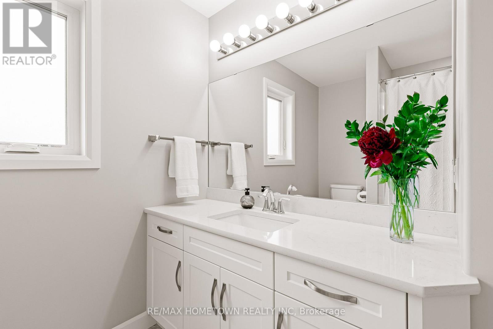 Photo 20 of 138 Wildwood Crescent, Brockville ON