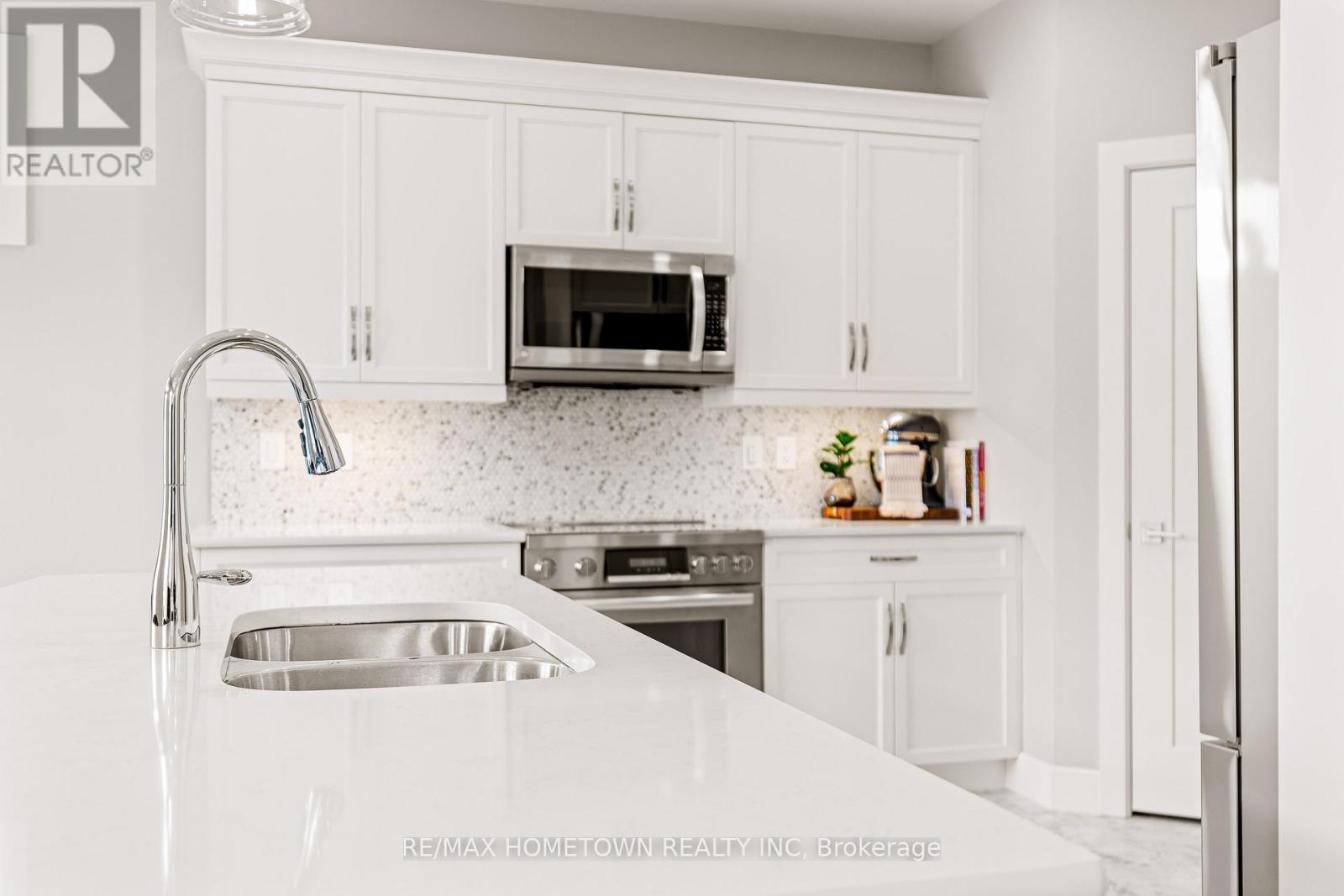 Photo 7 of 138 Wildwood Crescent, Brockville ON