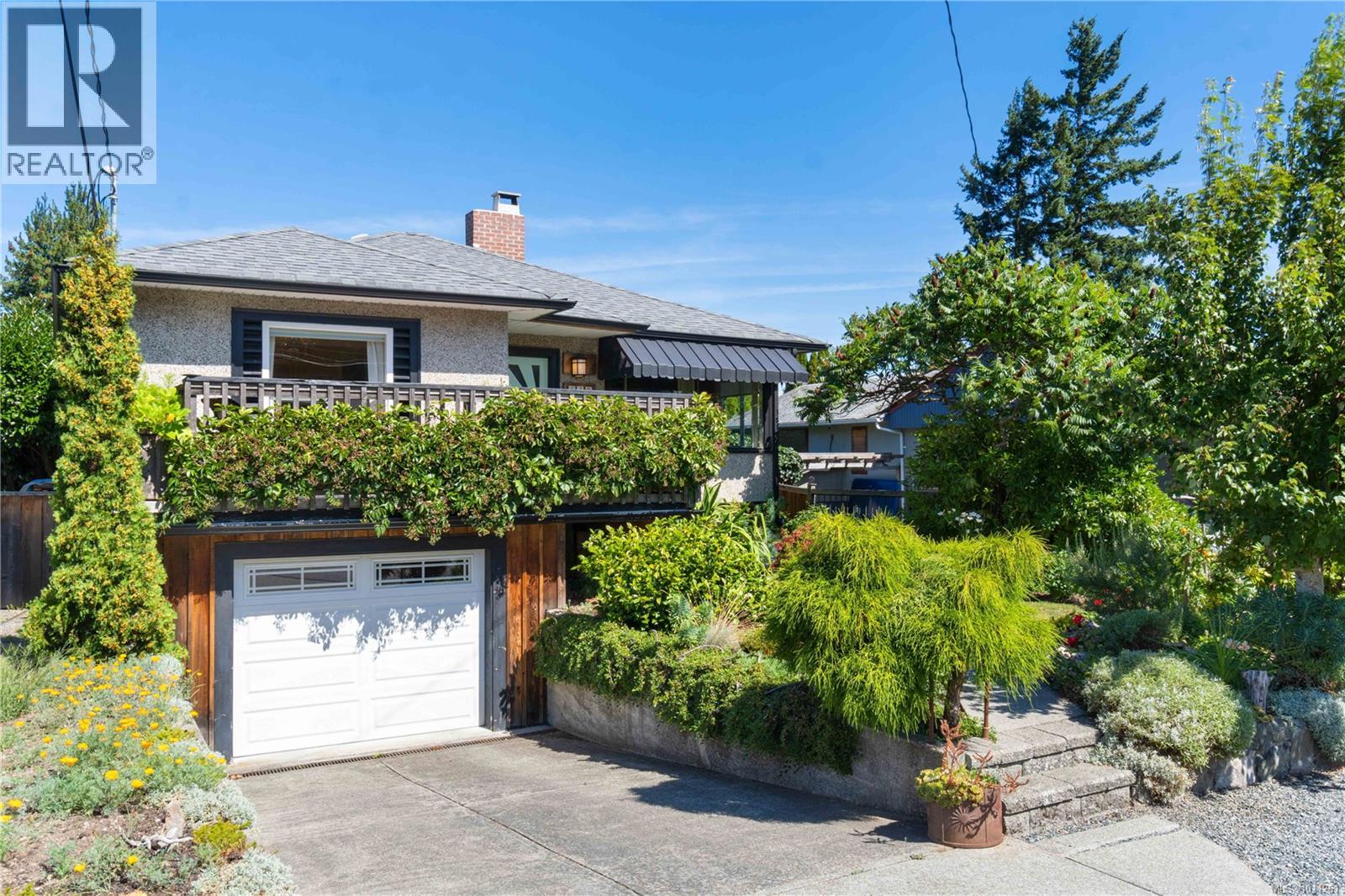Photo 33 of 530 St Andrews St, Nanaimo BC