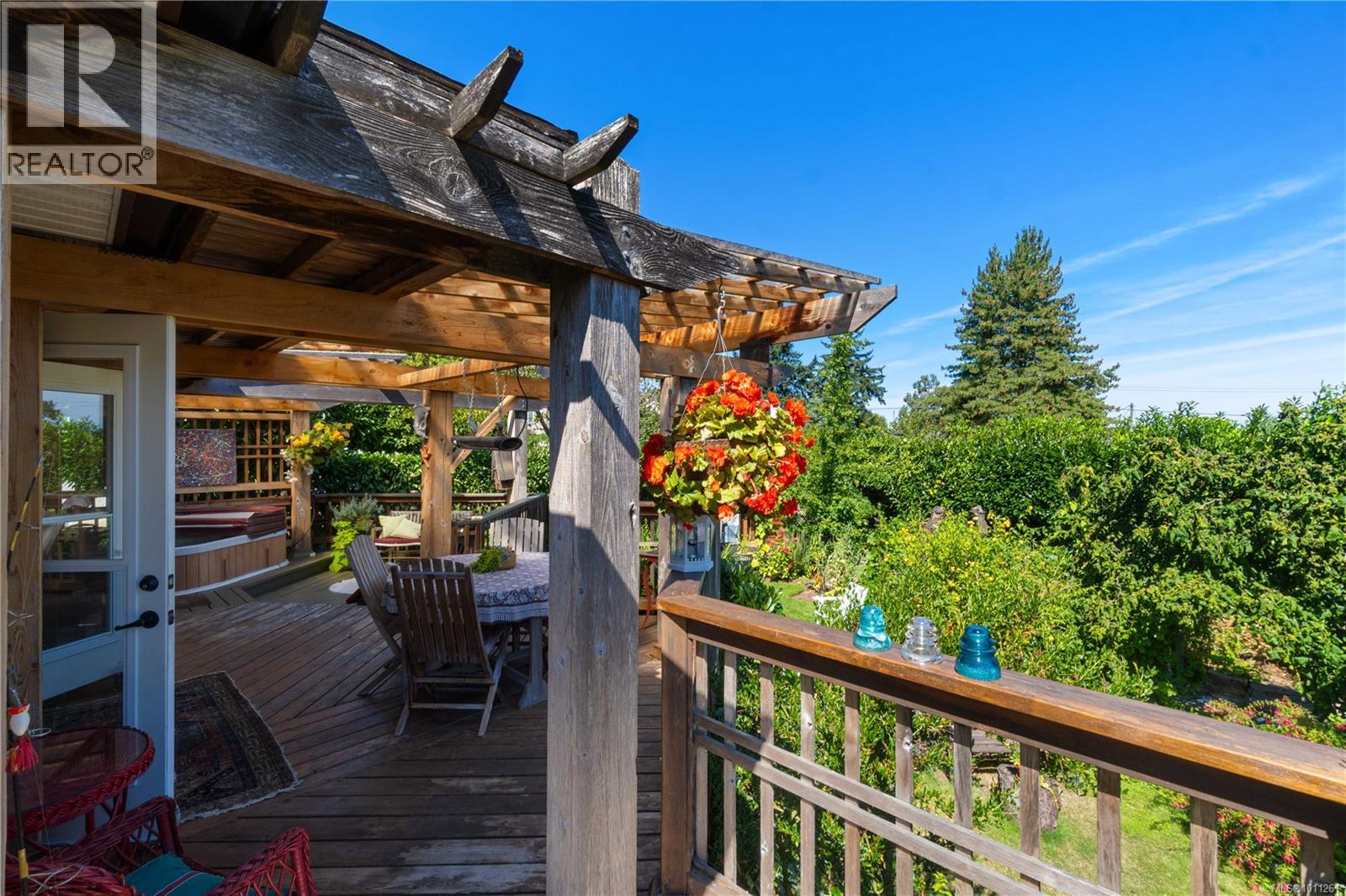 Photo 22 of 530 St Andrews St, Nanaimo BC