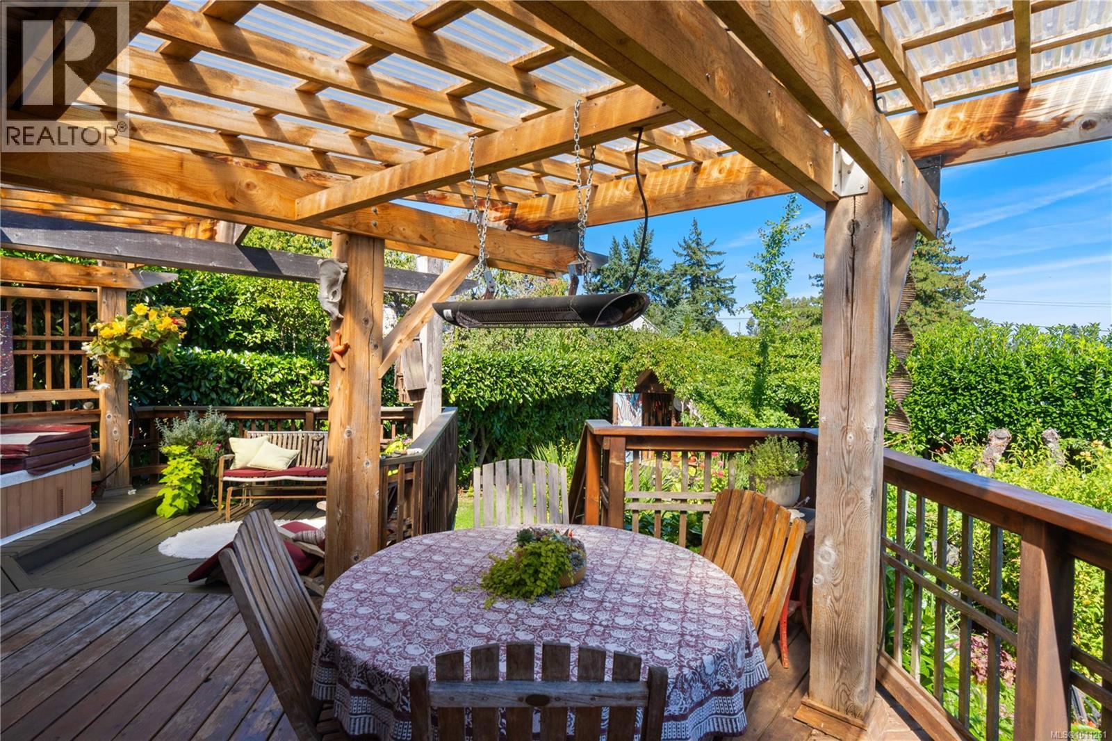 Photo 21 of 530 St Andrews St, Nanaimo BC
