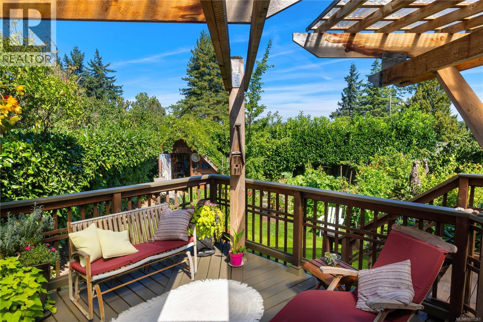 Photo 15 of 530 St Andrews St, Nanaimo BC