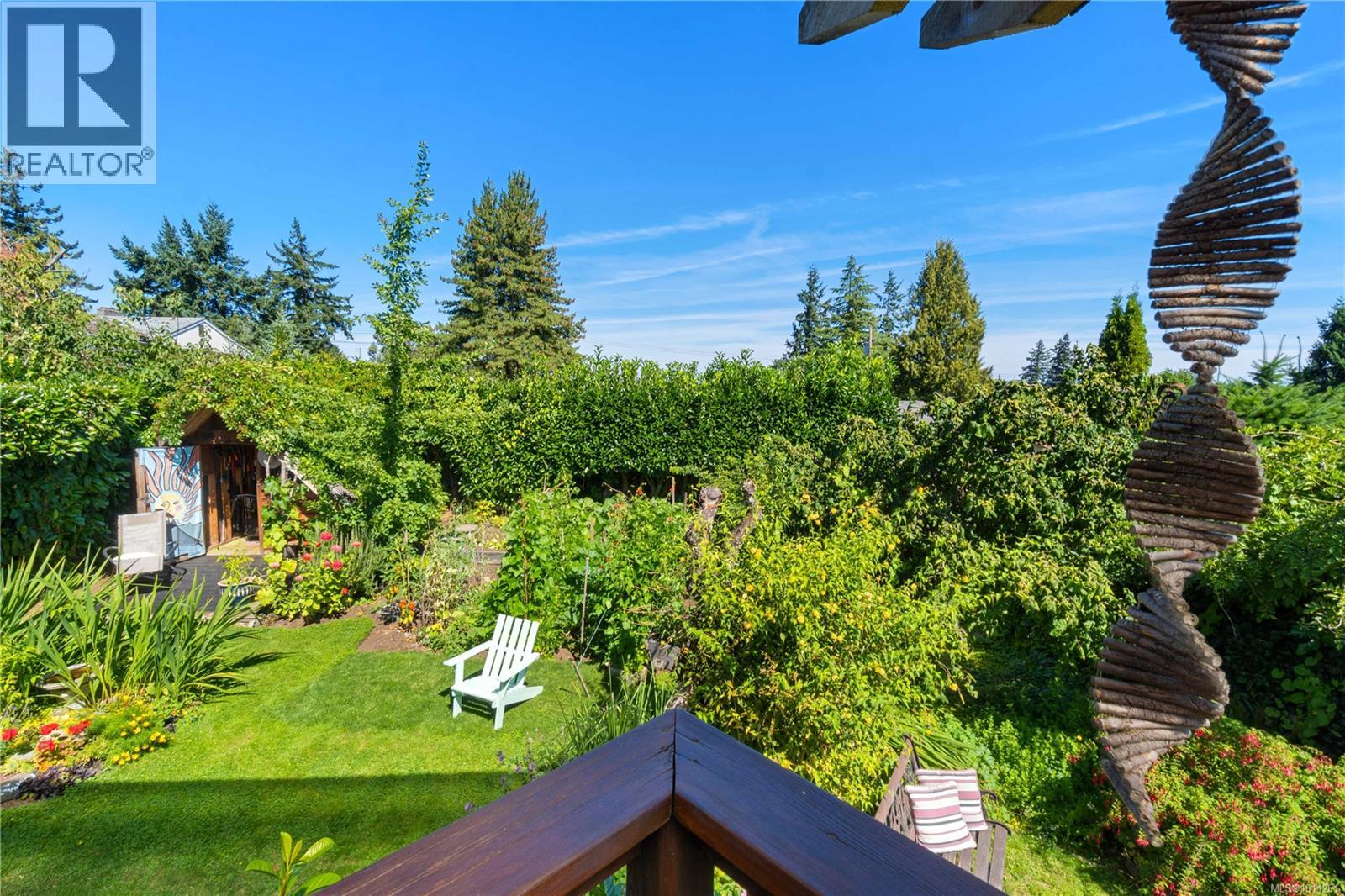 Photo 32 of 530 St Andrews St, Nanaimo BC