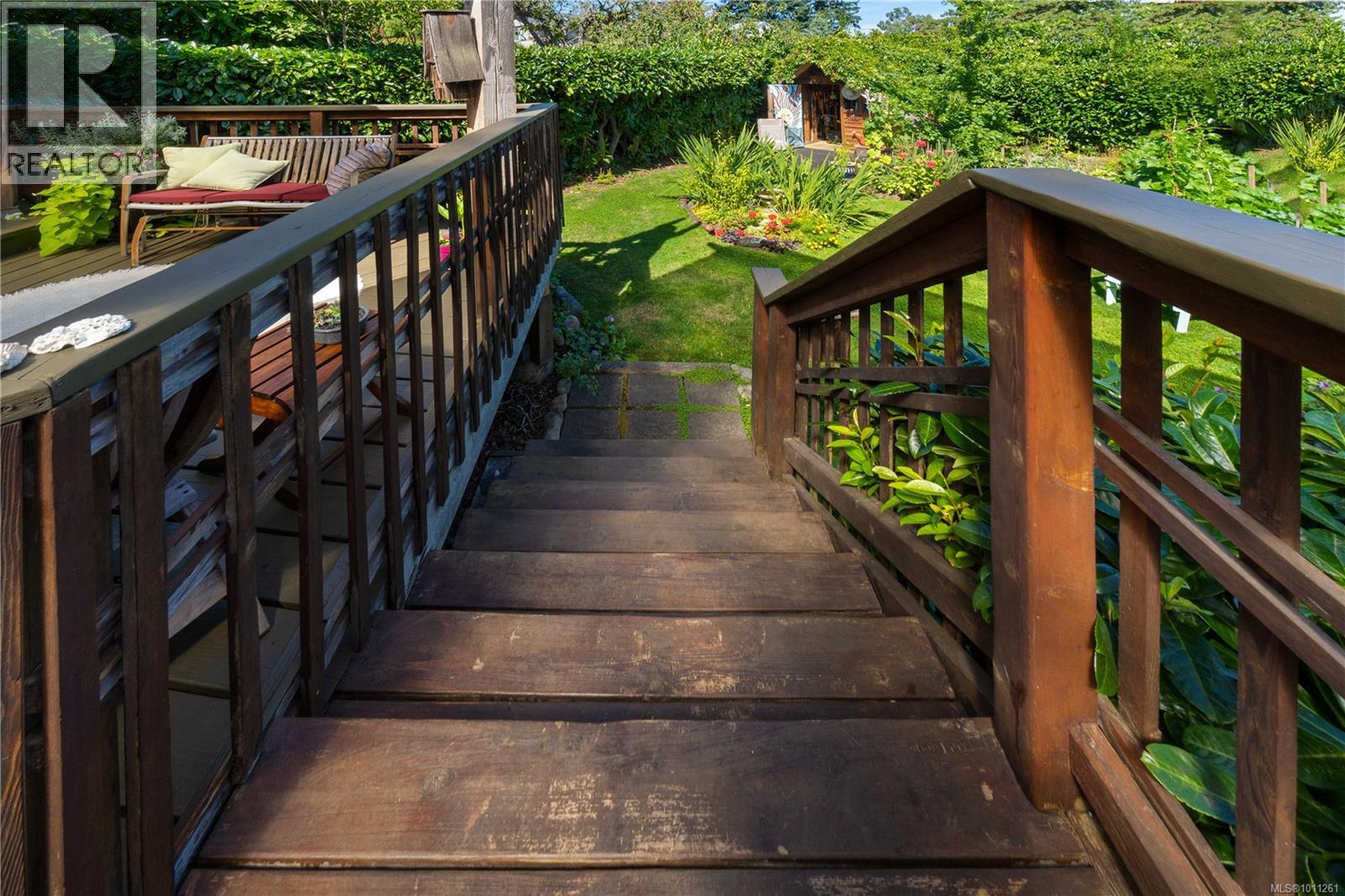Photo 14 of 530 St Andrews St, Nanaimo BC