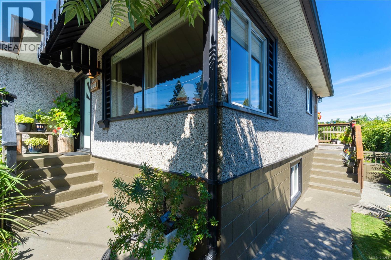 Photo 20 of 530 St Andrews St, Nanaimo BC