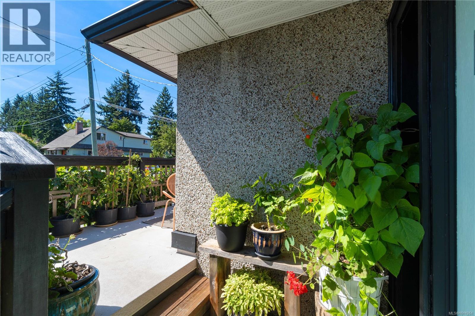 Photo 4 of 530 St Andrews St, Nanaimo BC